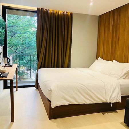 Woodstory Boutique Hotel Bangkok Exterior photo
