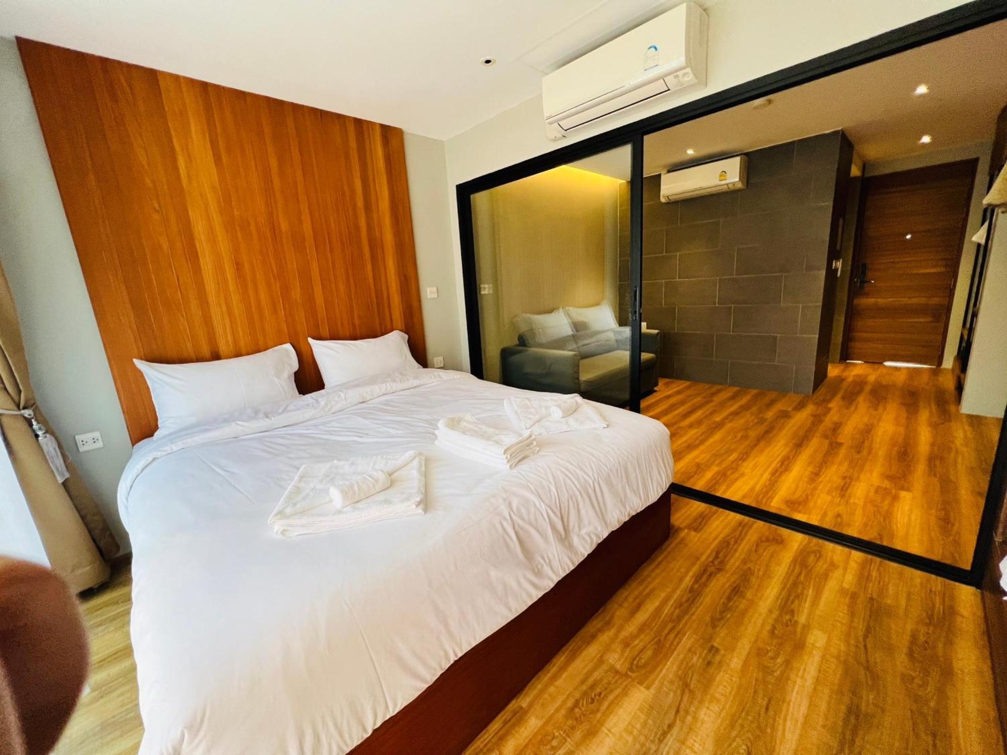 Woodstory Boutique Hotel Bangkok Exterior photo